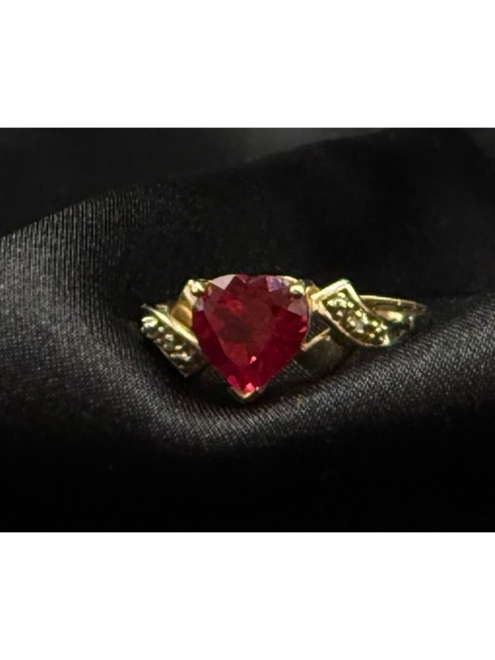 Vintage Early 2000s 10k Gold Ruby & Diamond Heart Ring